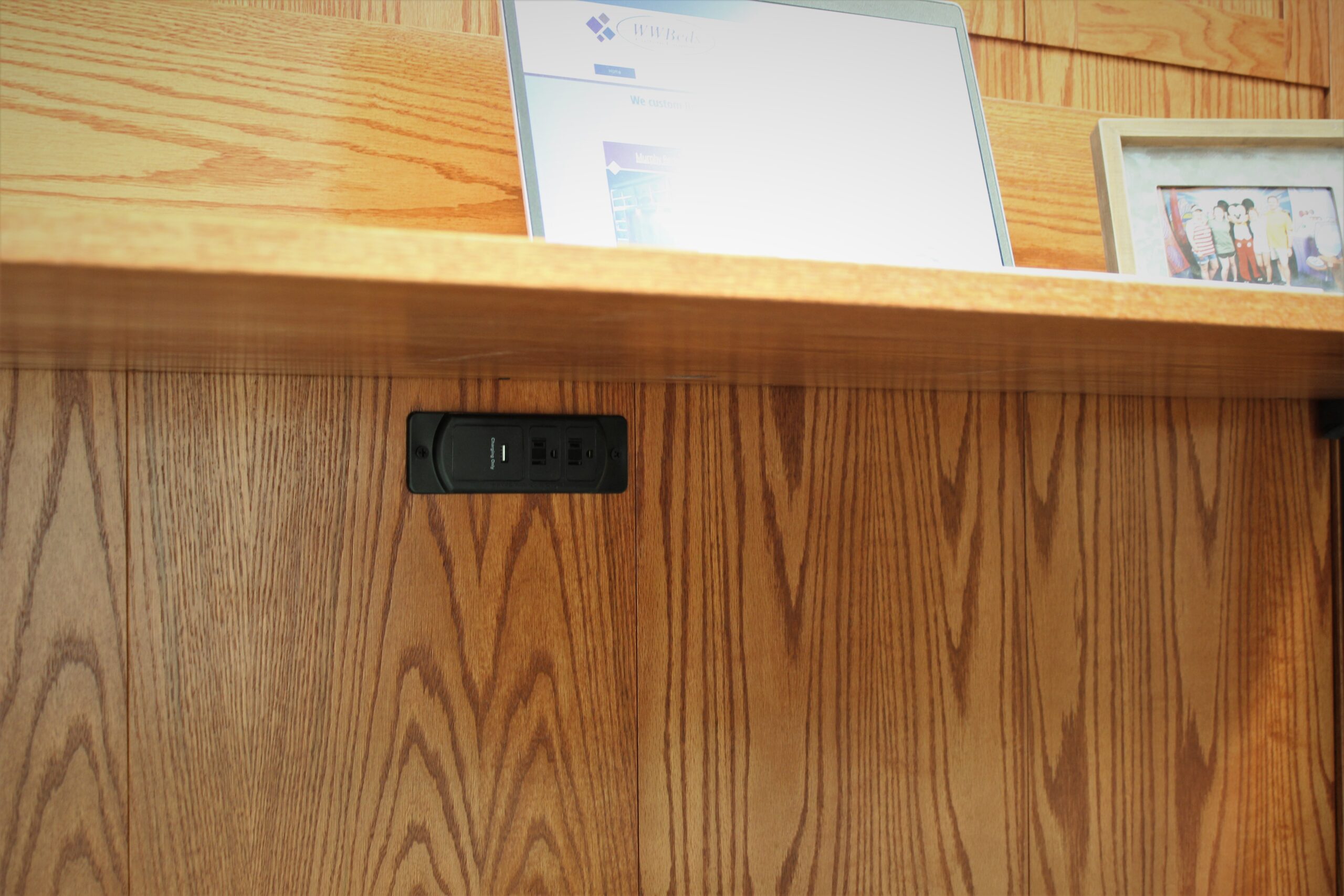 Gunstock Templeton Murphy Bed Under Desk Charging Station