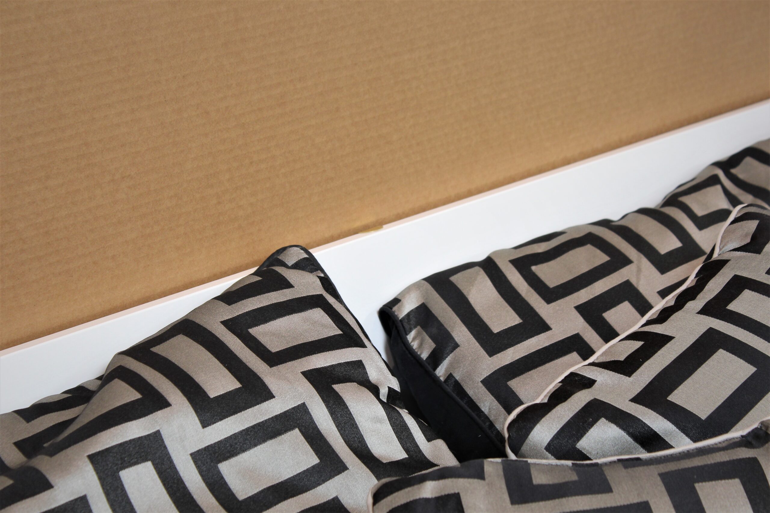 Templeton in White Touch Plate in Headboard