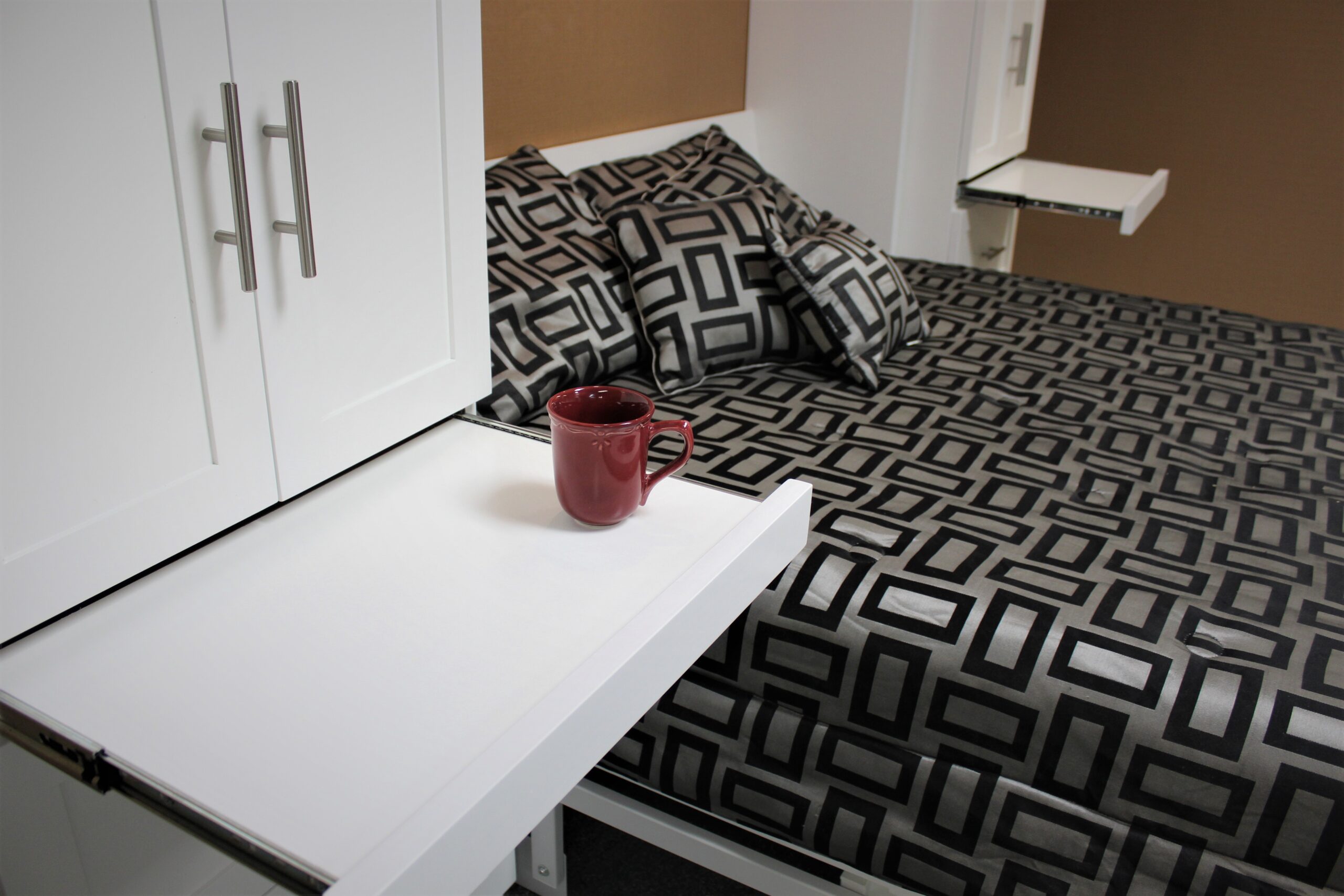 Templeton in White Pullout Drink Tray