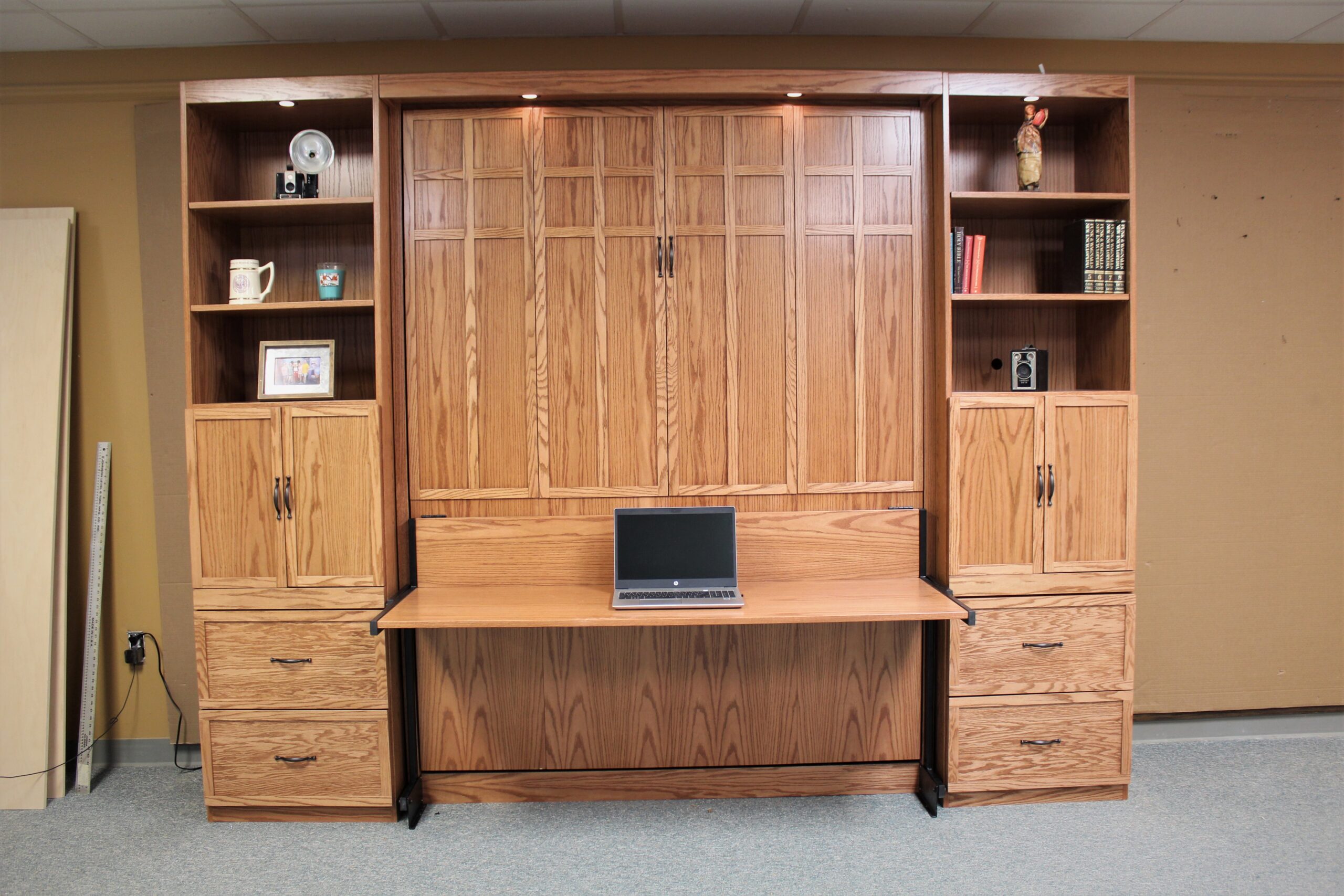 FLW Murphy Bed Front Closed