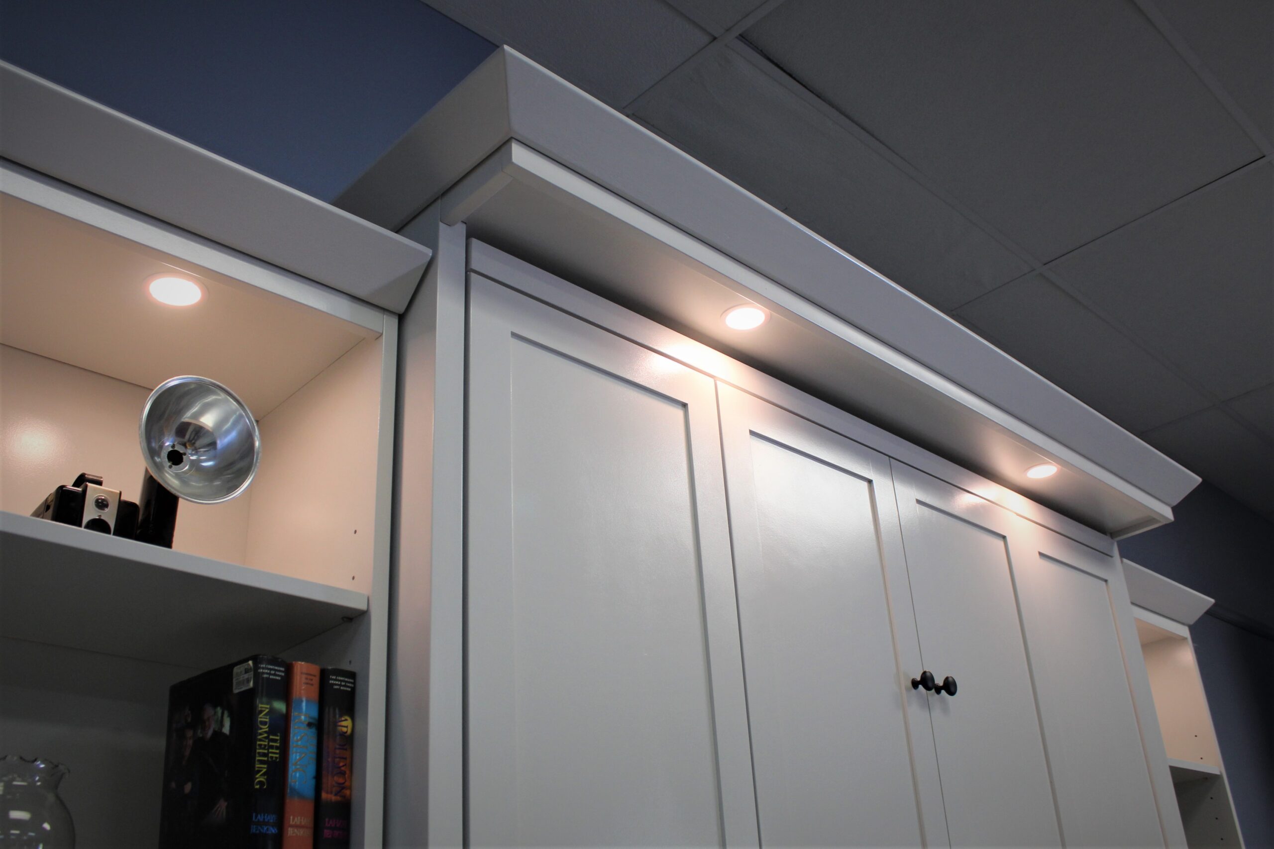 Shaker Murphy Bed LED Outset Lights and Crown