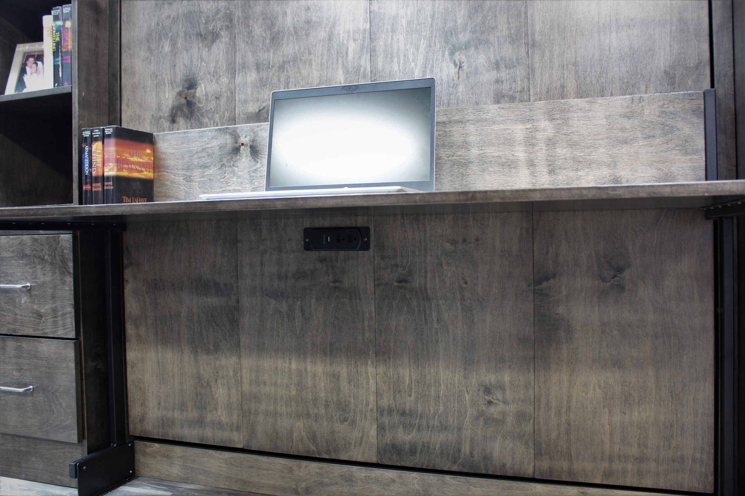 121-1121 Alpine charging station