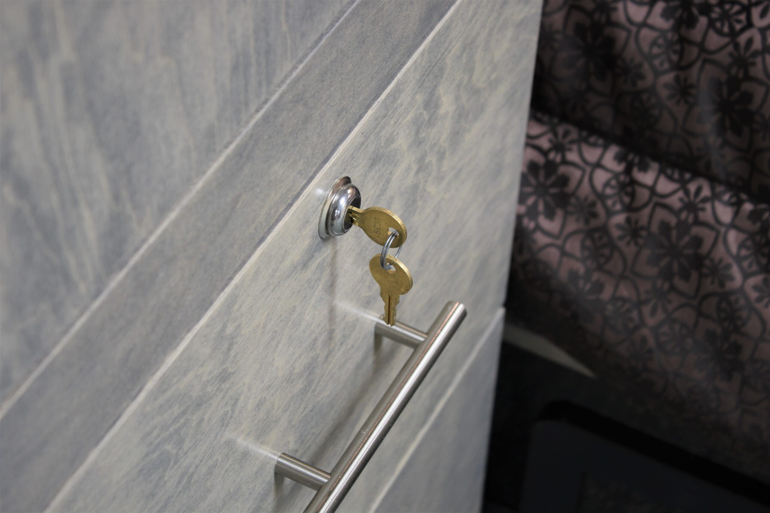 121-1121b Manhattan file lock