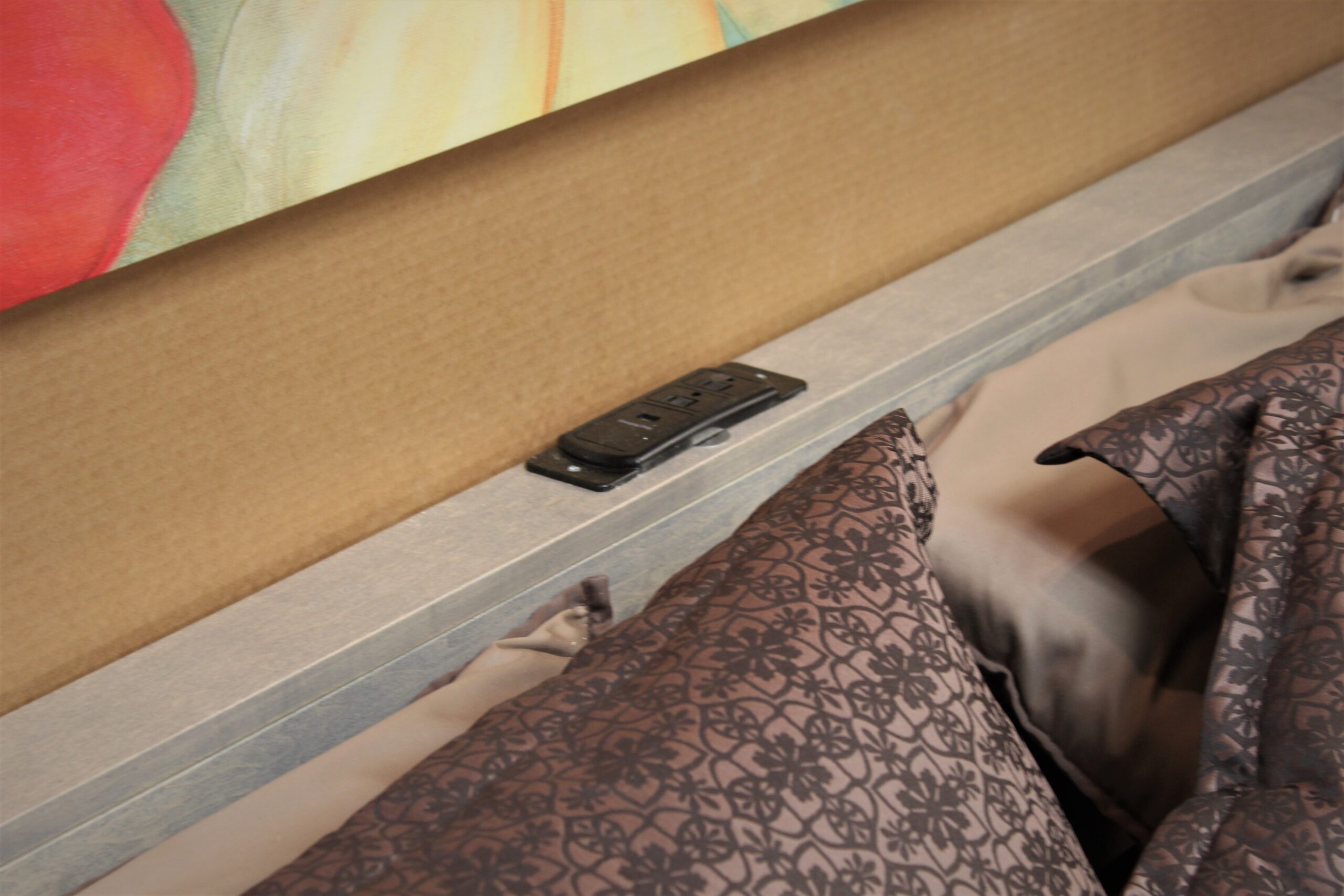 121-1121b Manhattan headboard charging station