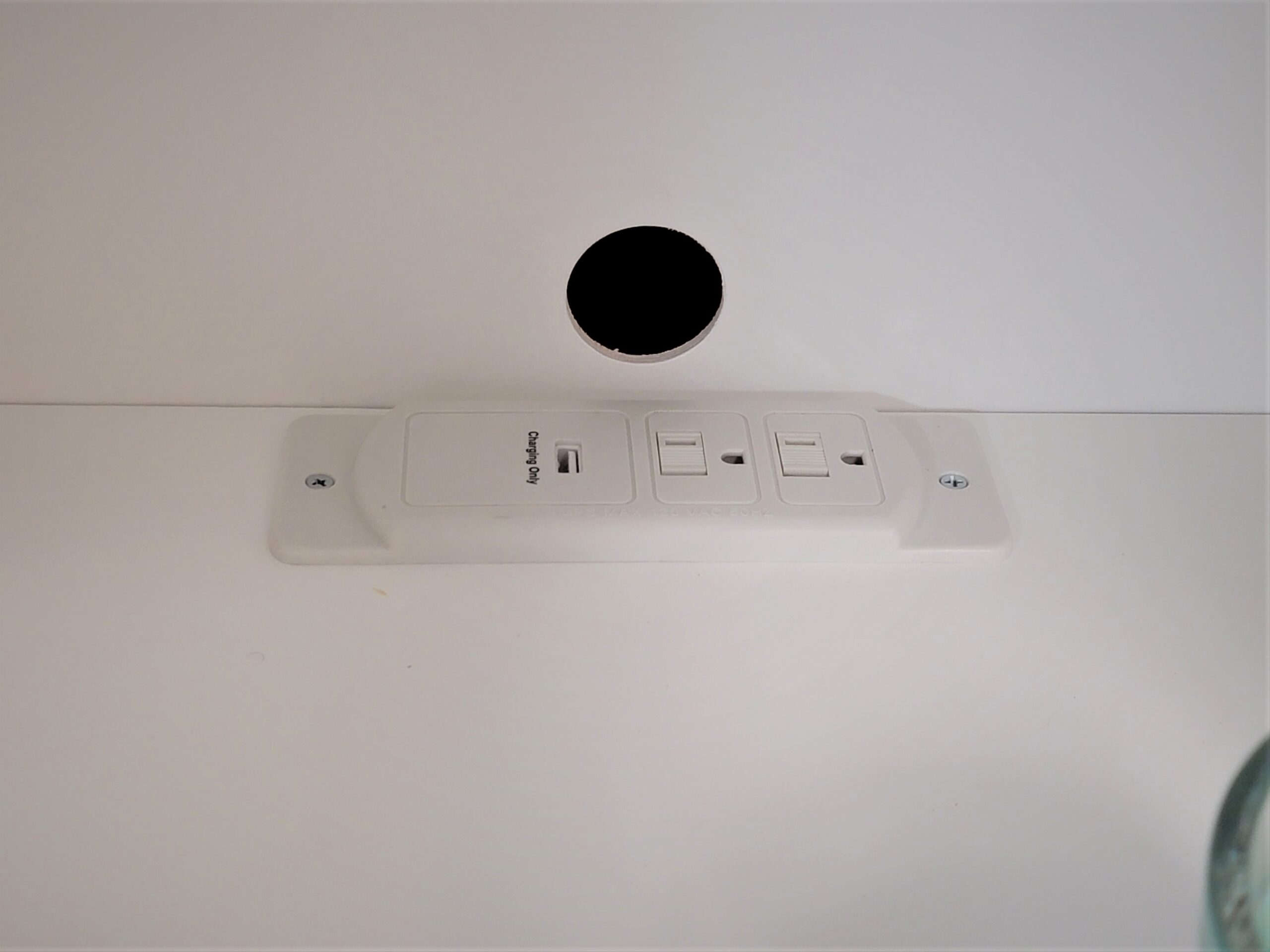 122-0222 Manhattan Bookcase charging station