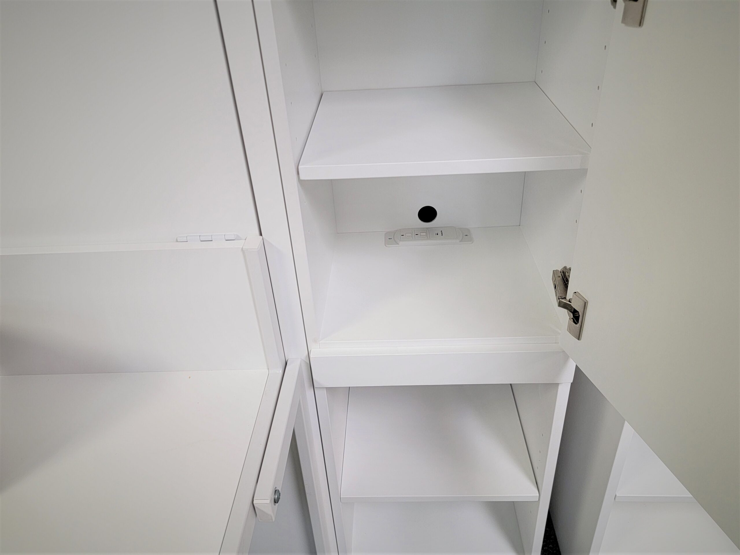 King Manhattan Murphy Bed Bookcase Charging Stations