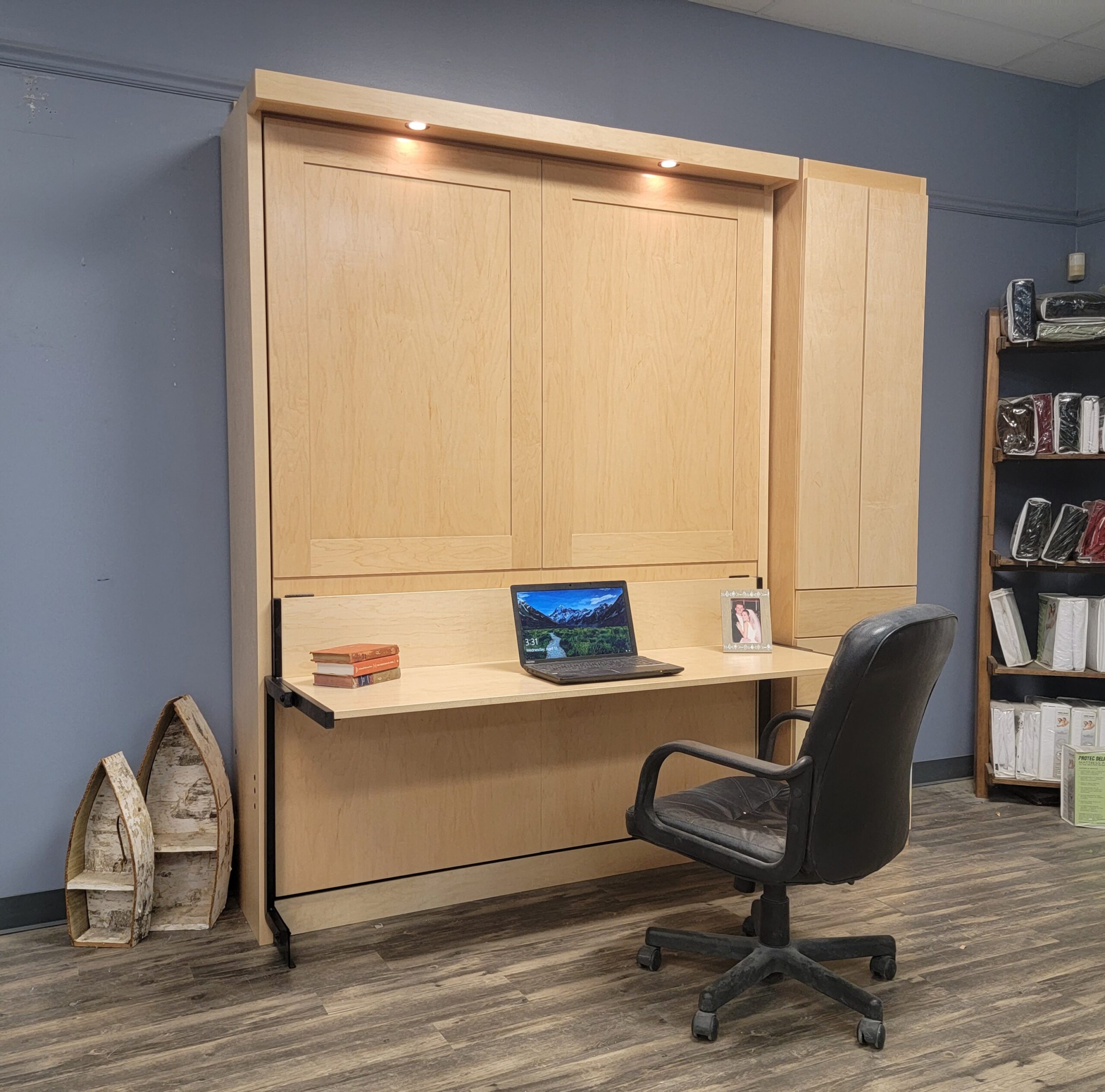 Natural Maple Ginsburg Side View Closed