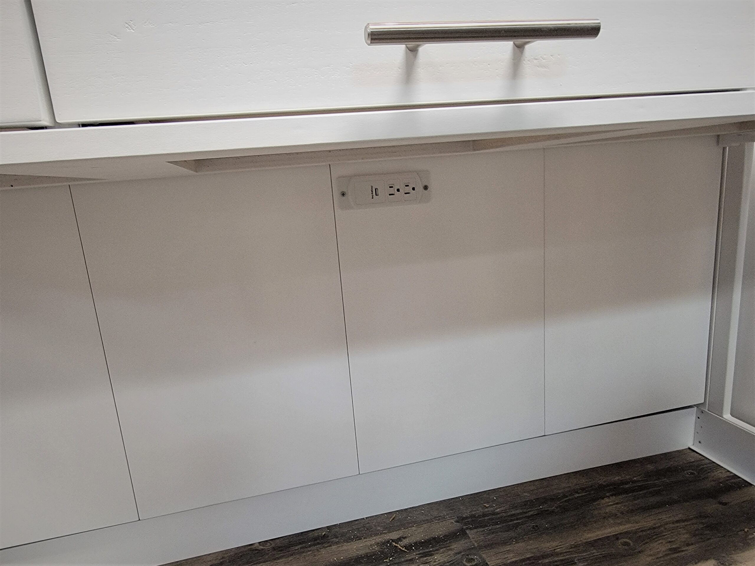 123-0222 Templeton under desk charging station