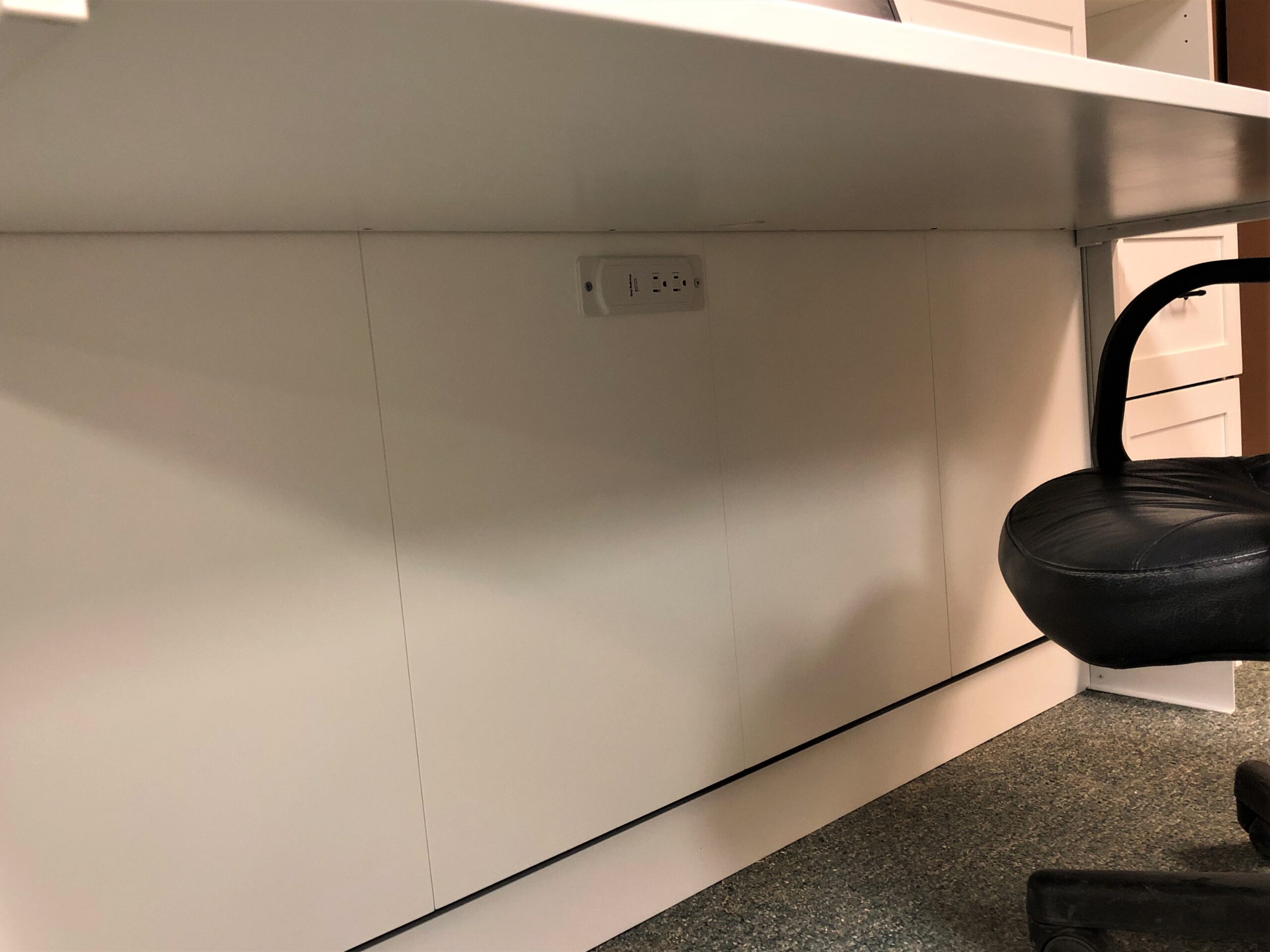 123-0222b Templeton under desk charging station