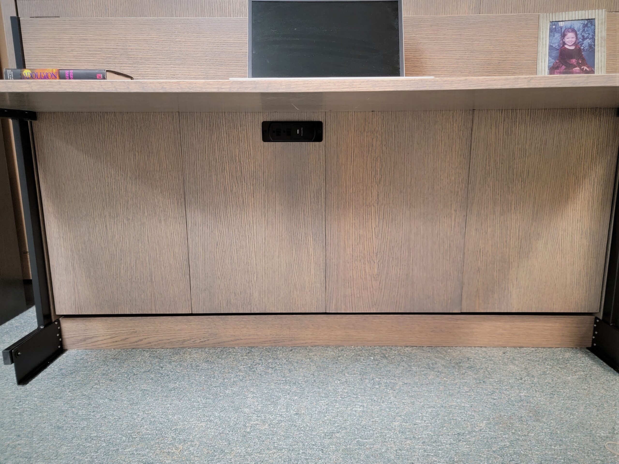 123-0222d Templeton under desk charging station