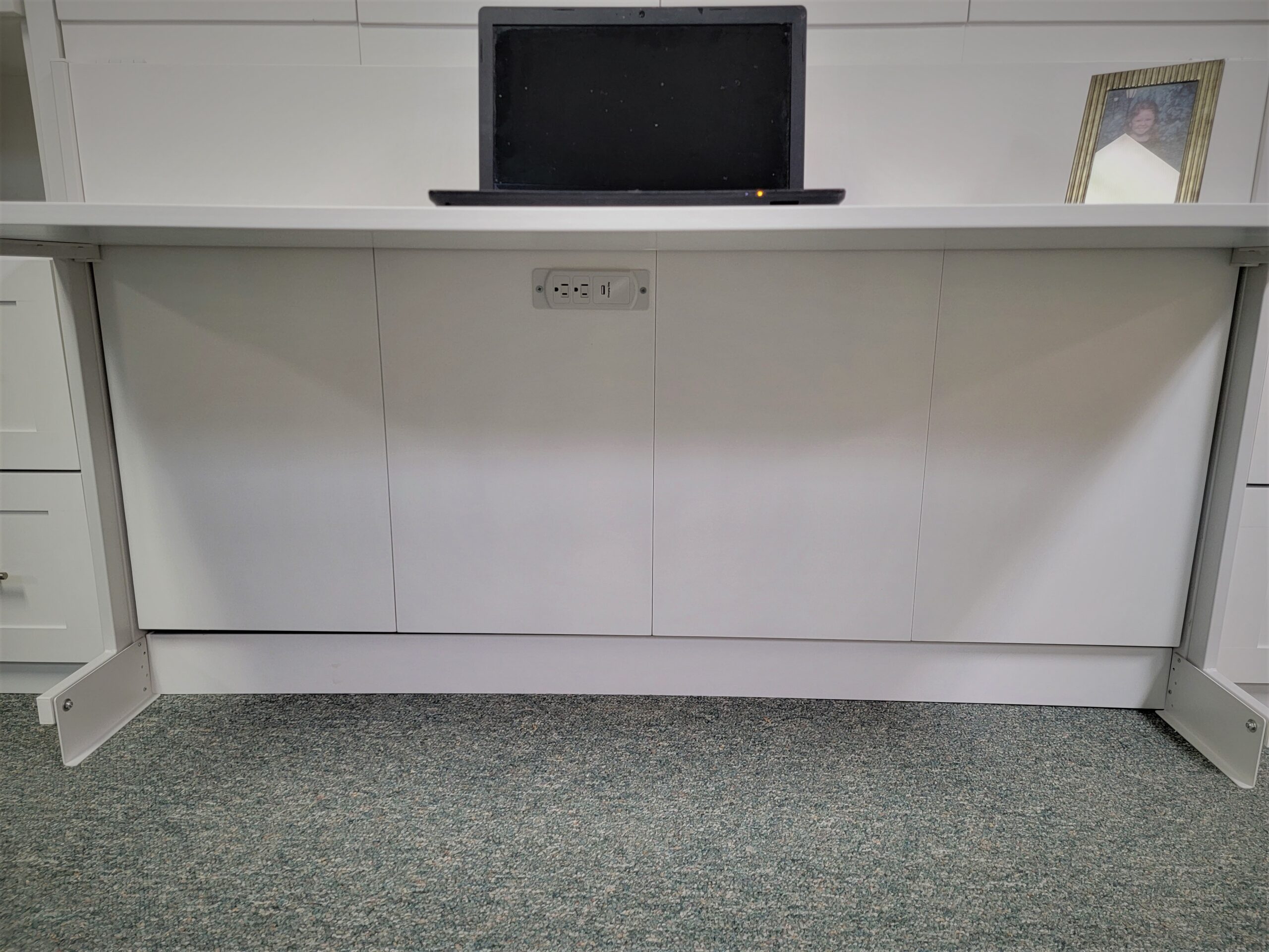 123-0322 Templeton Under desk charging station