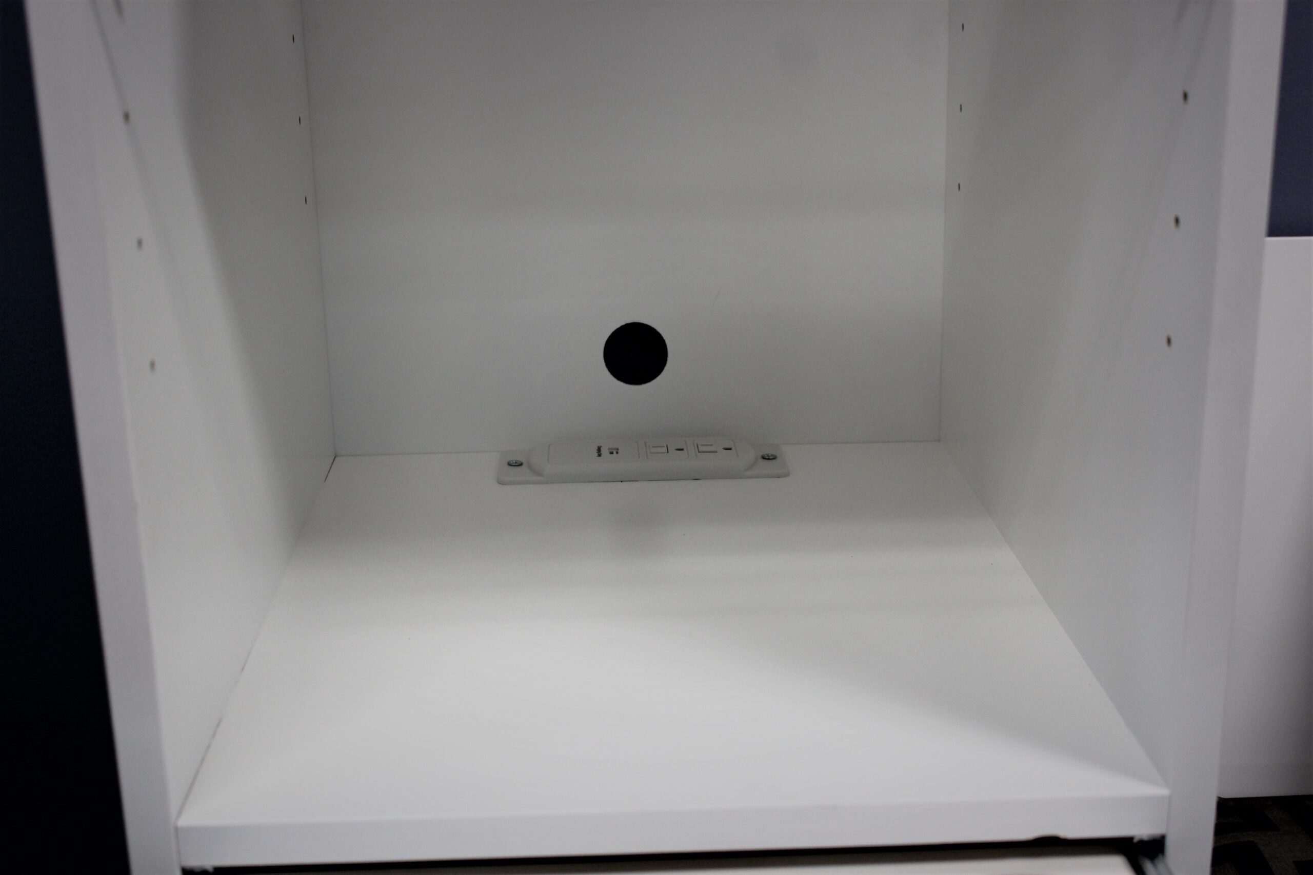 123-1121b Bella bookcase charging station