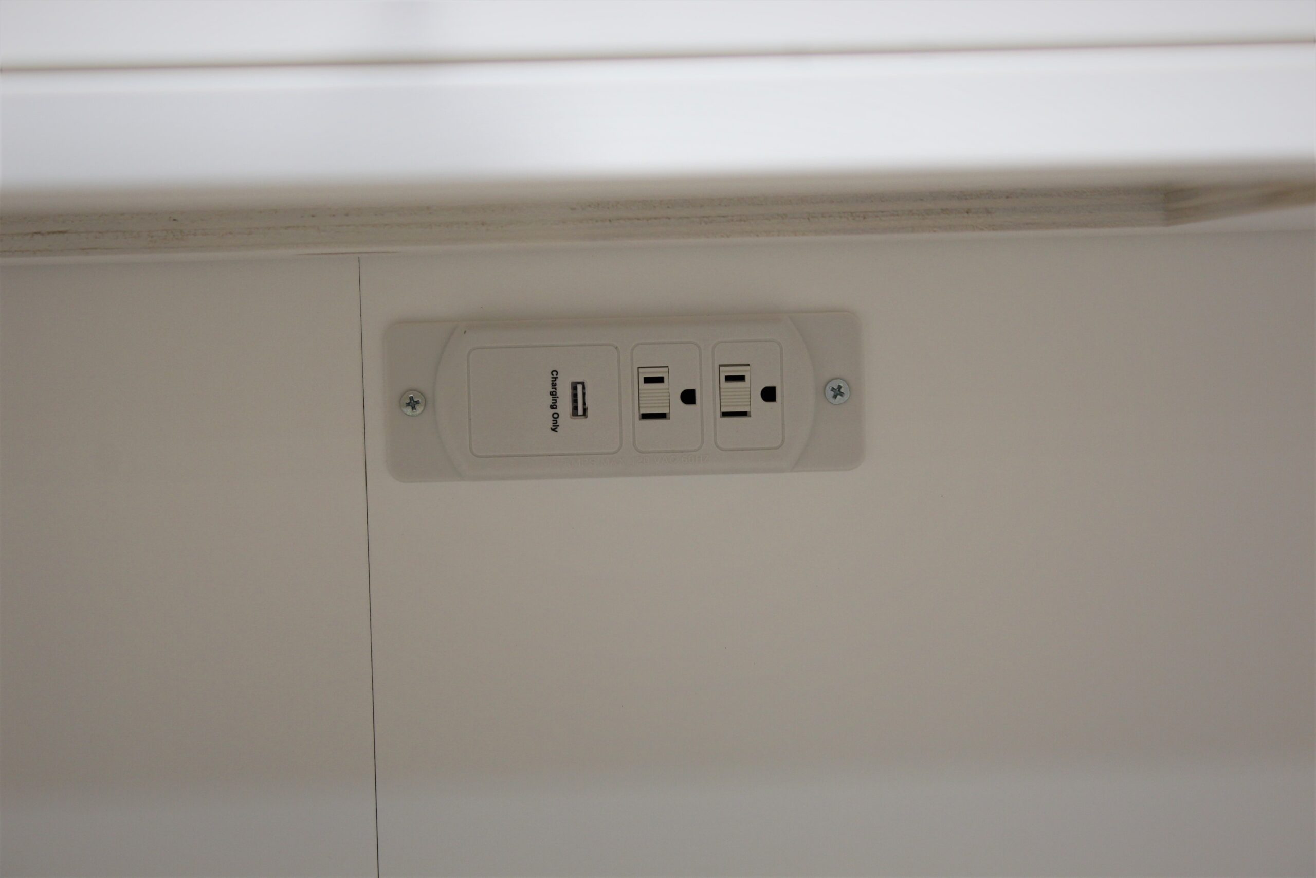 123-1121b Bella under desk charging station