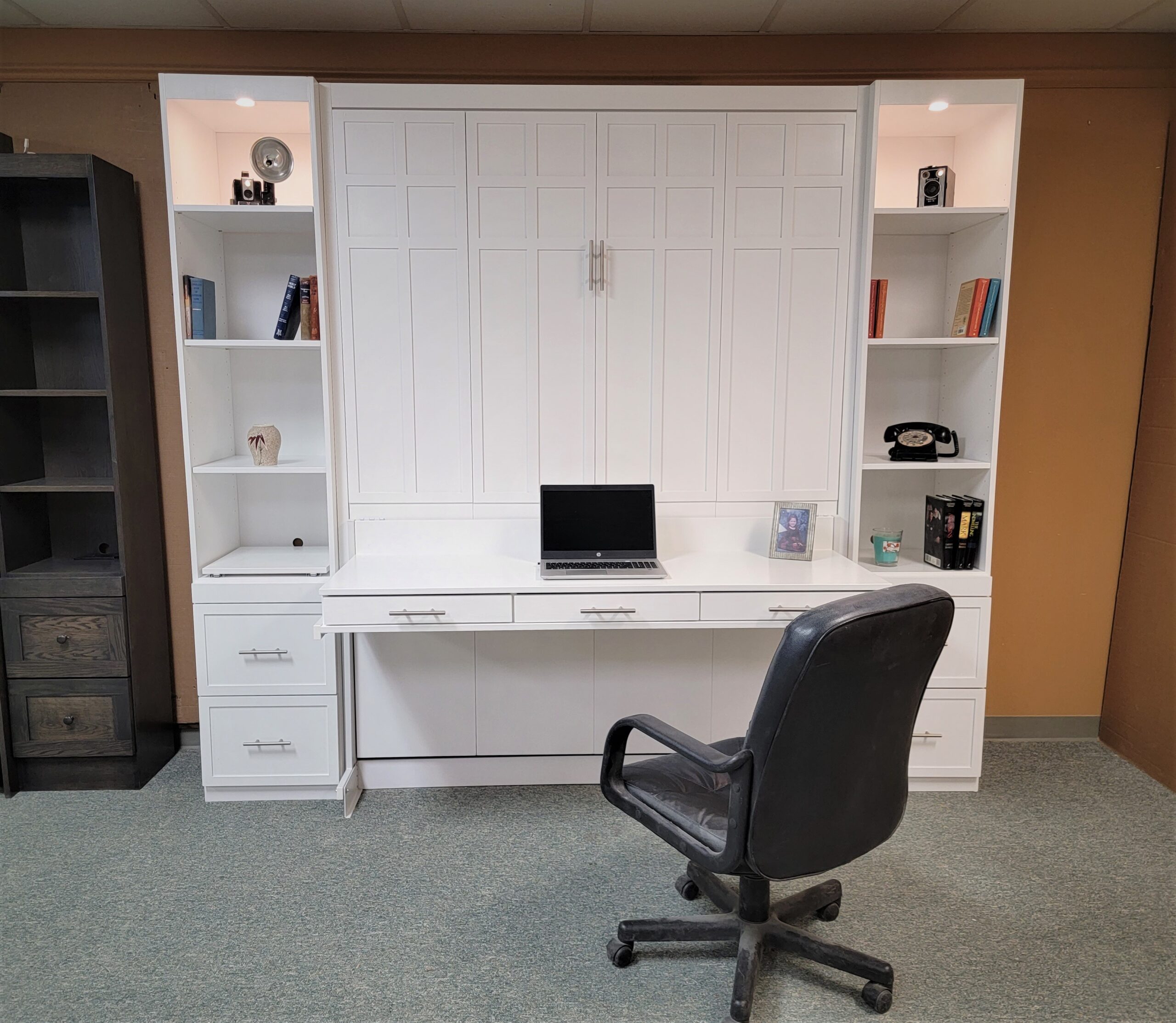 124-0322 FLW Closed front view