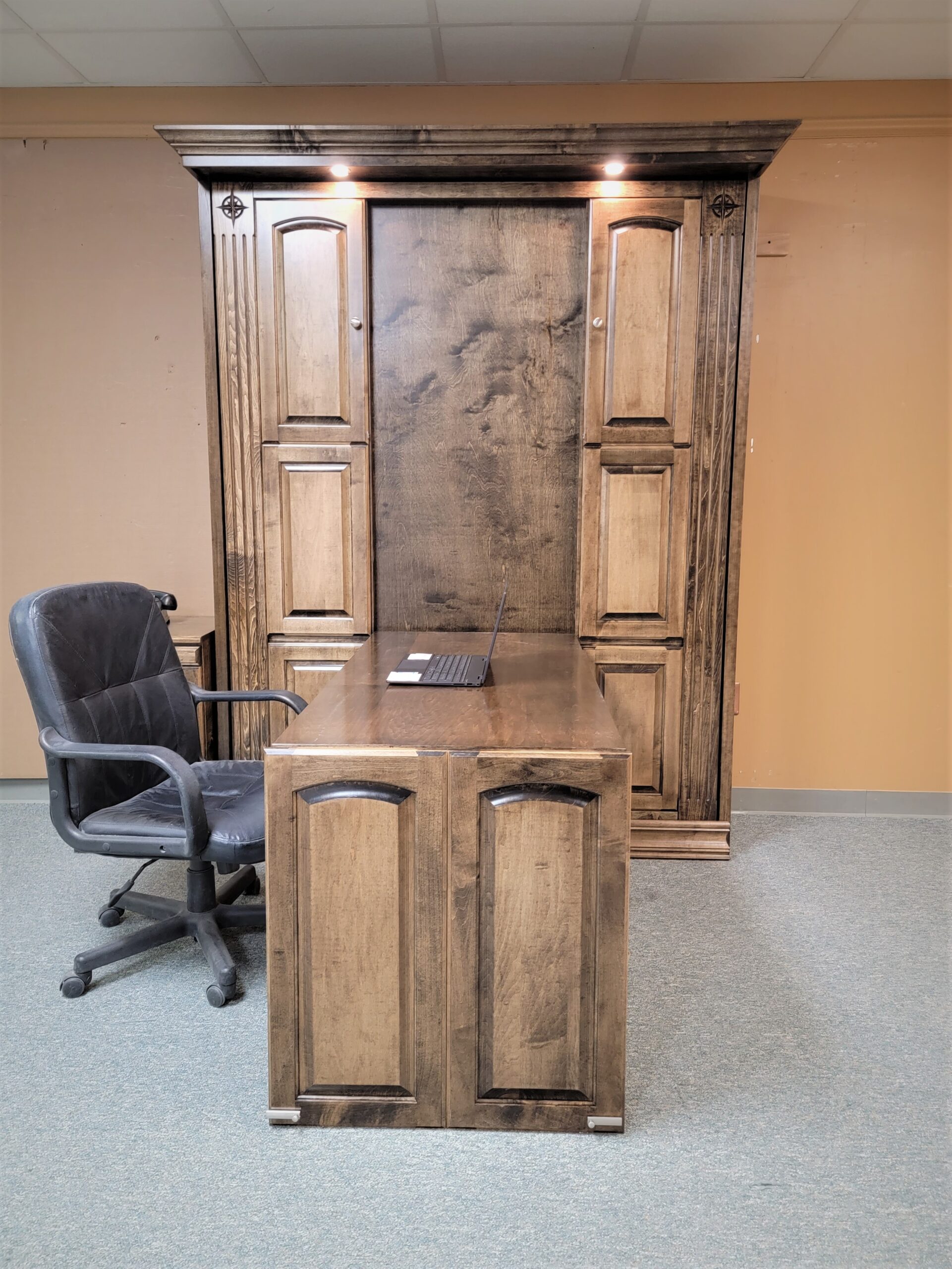 1313-1121 Smithsonian front view desk open