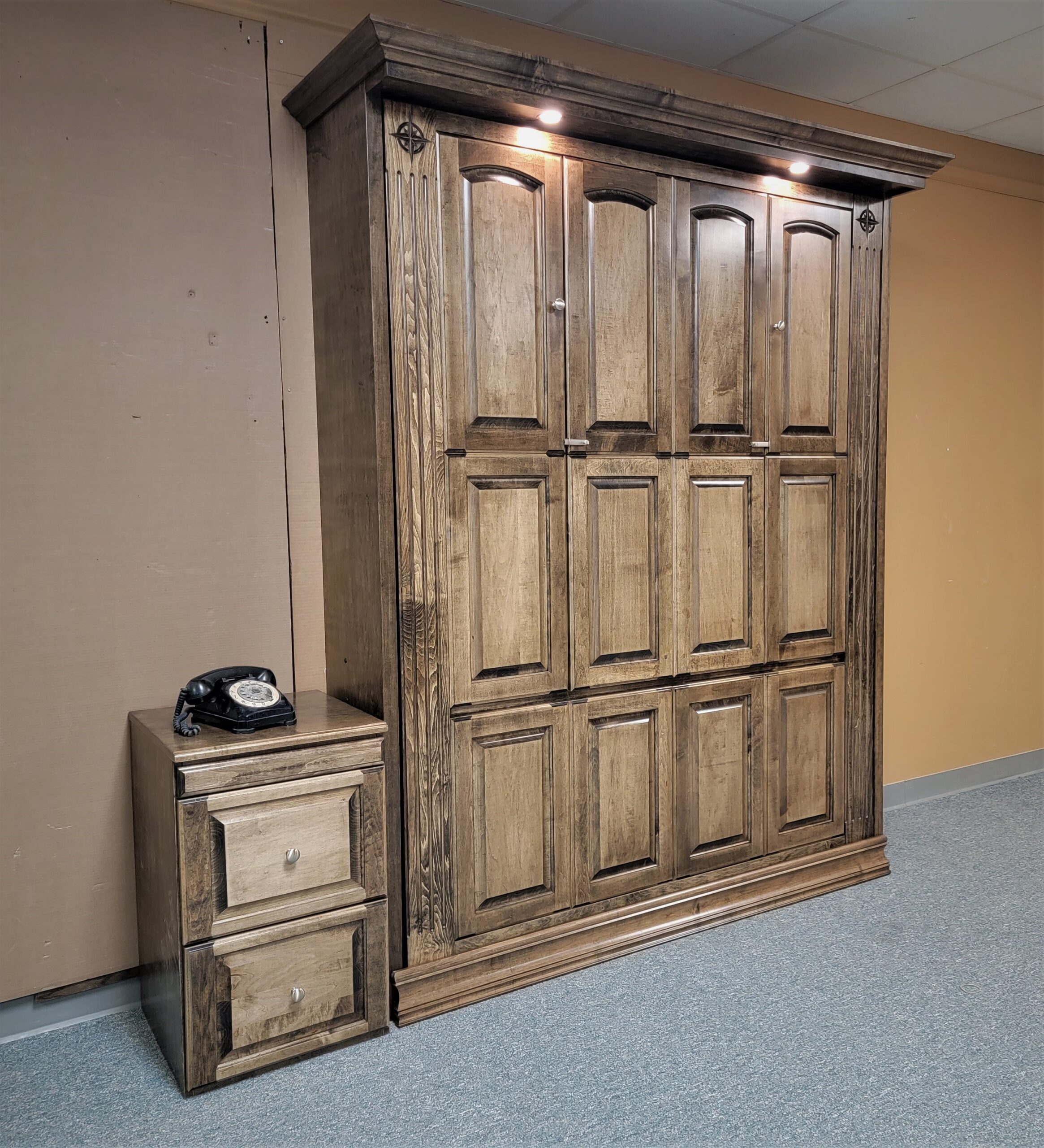 1313-1121 Smithsonian side view closed