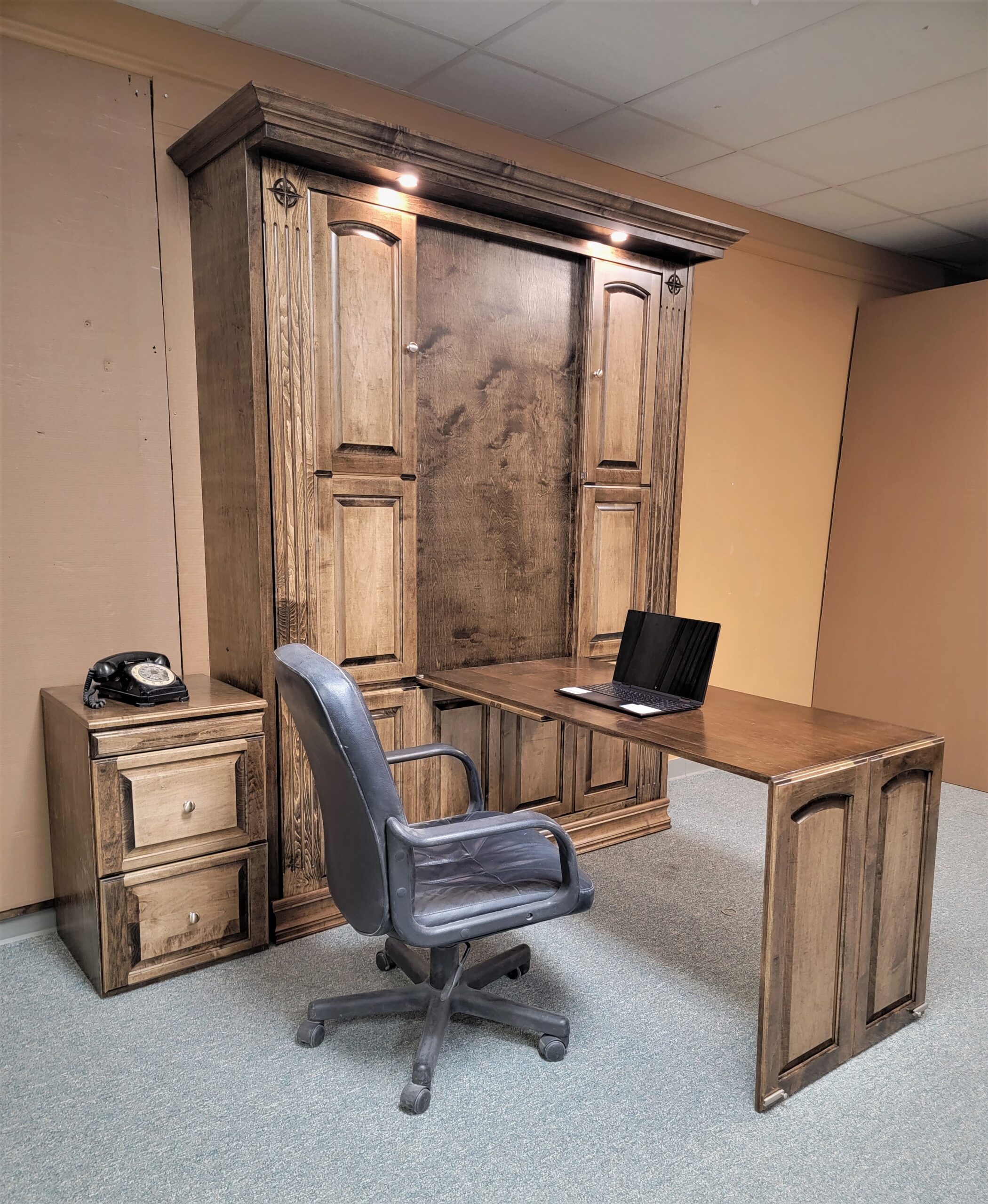 1313-1121 Smithsonian side view desk open