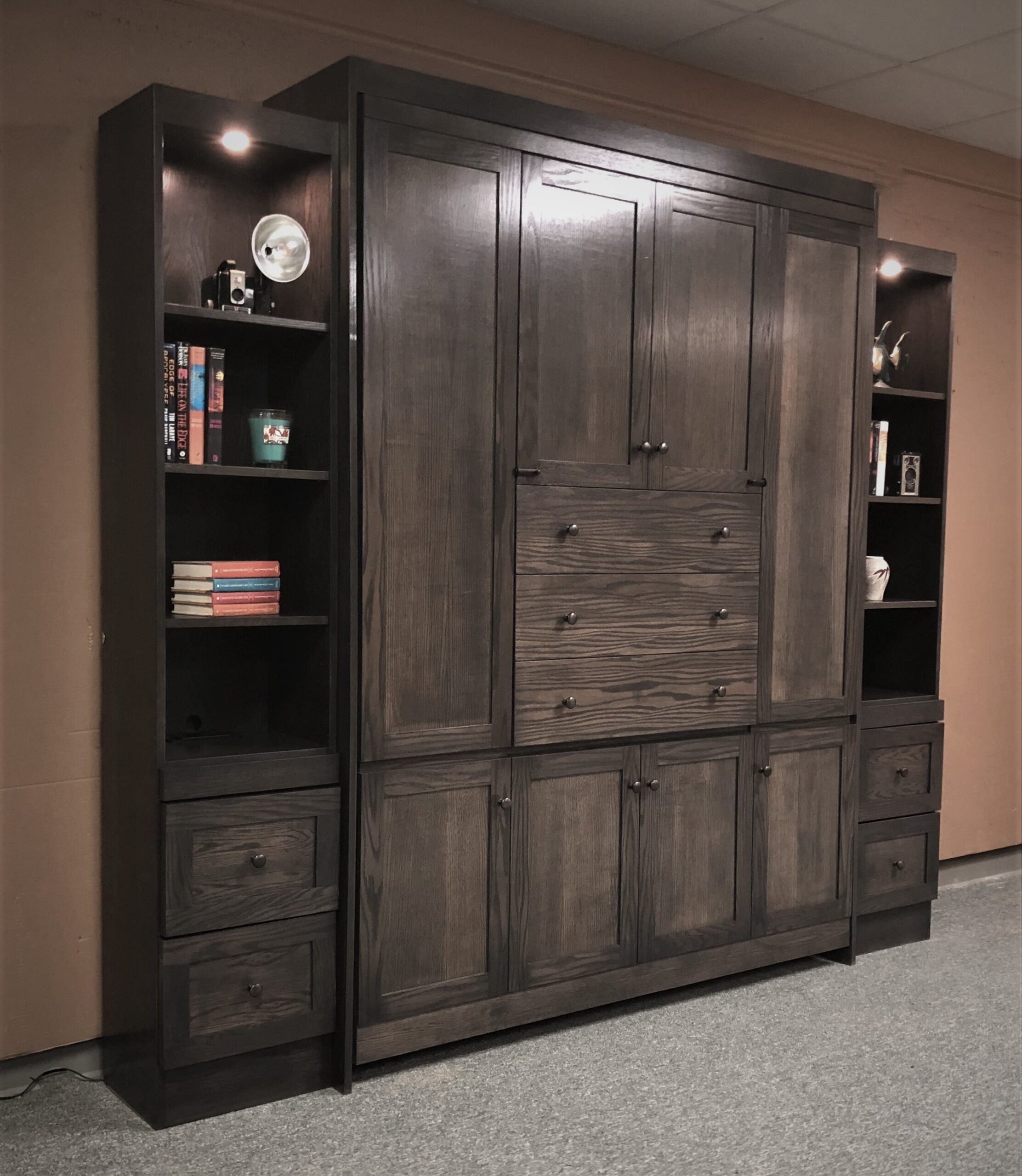 1320-0222b Shaker closed side view