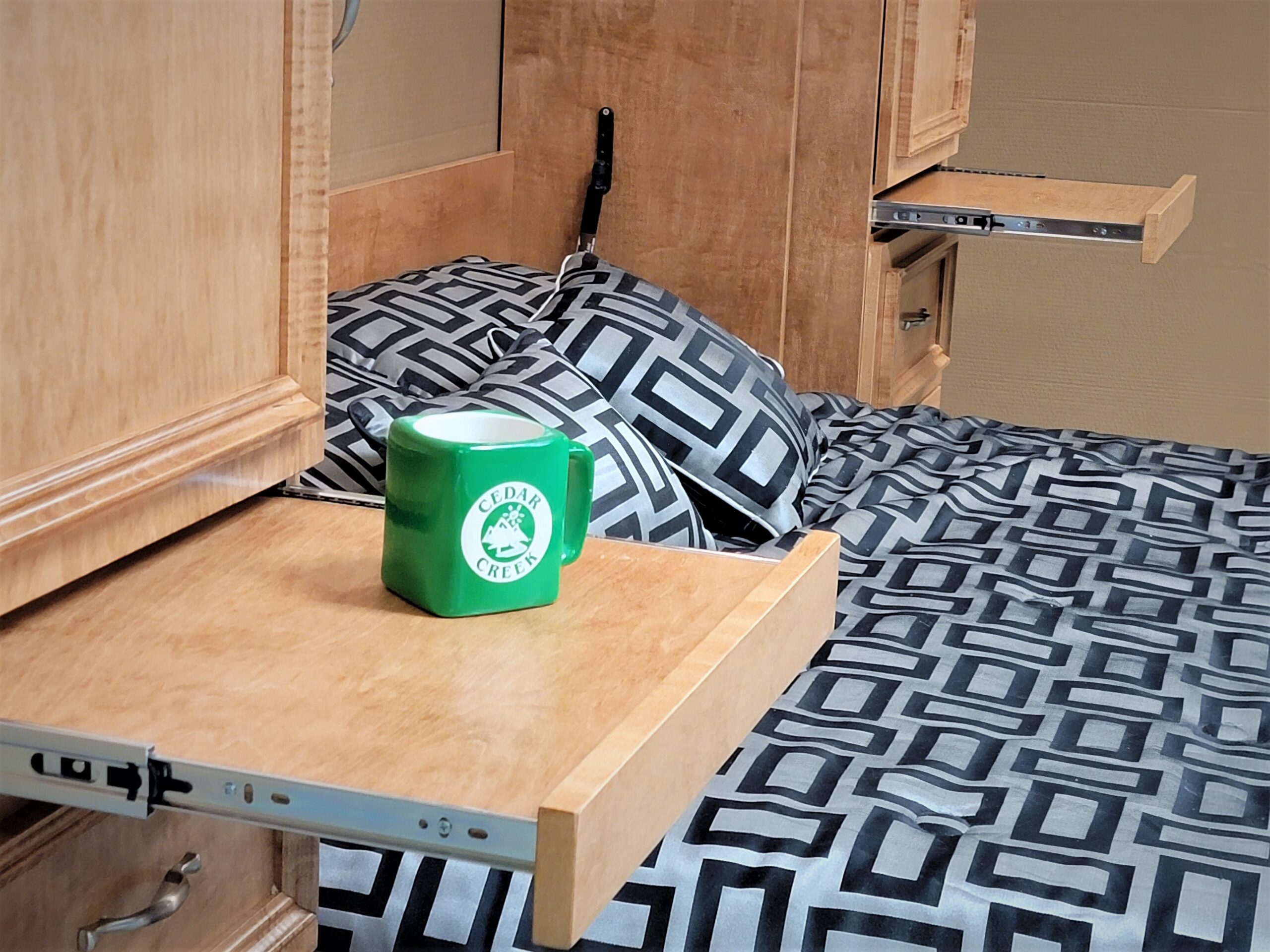 137-0222 New Yorker drink tray