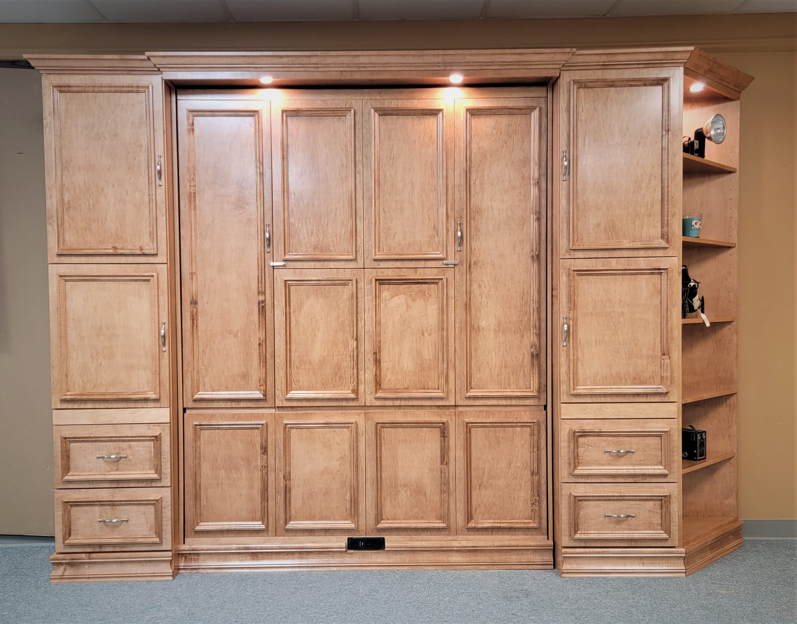 137-0222 New Yorker closed front view