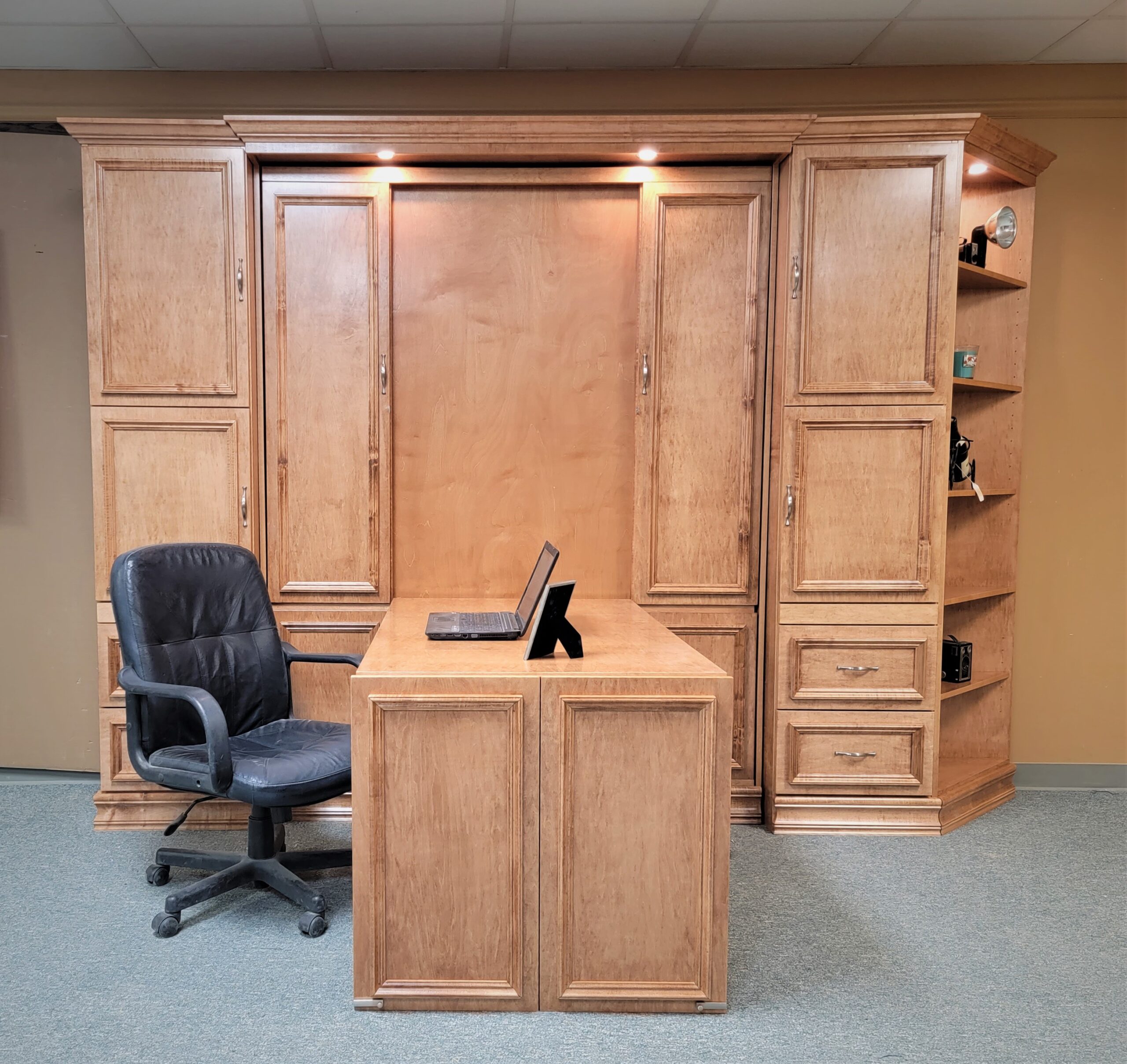 137-0222 New Yorker desk open front view