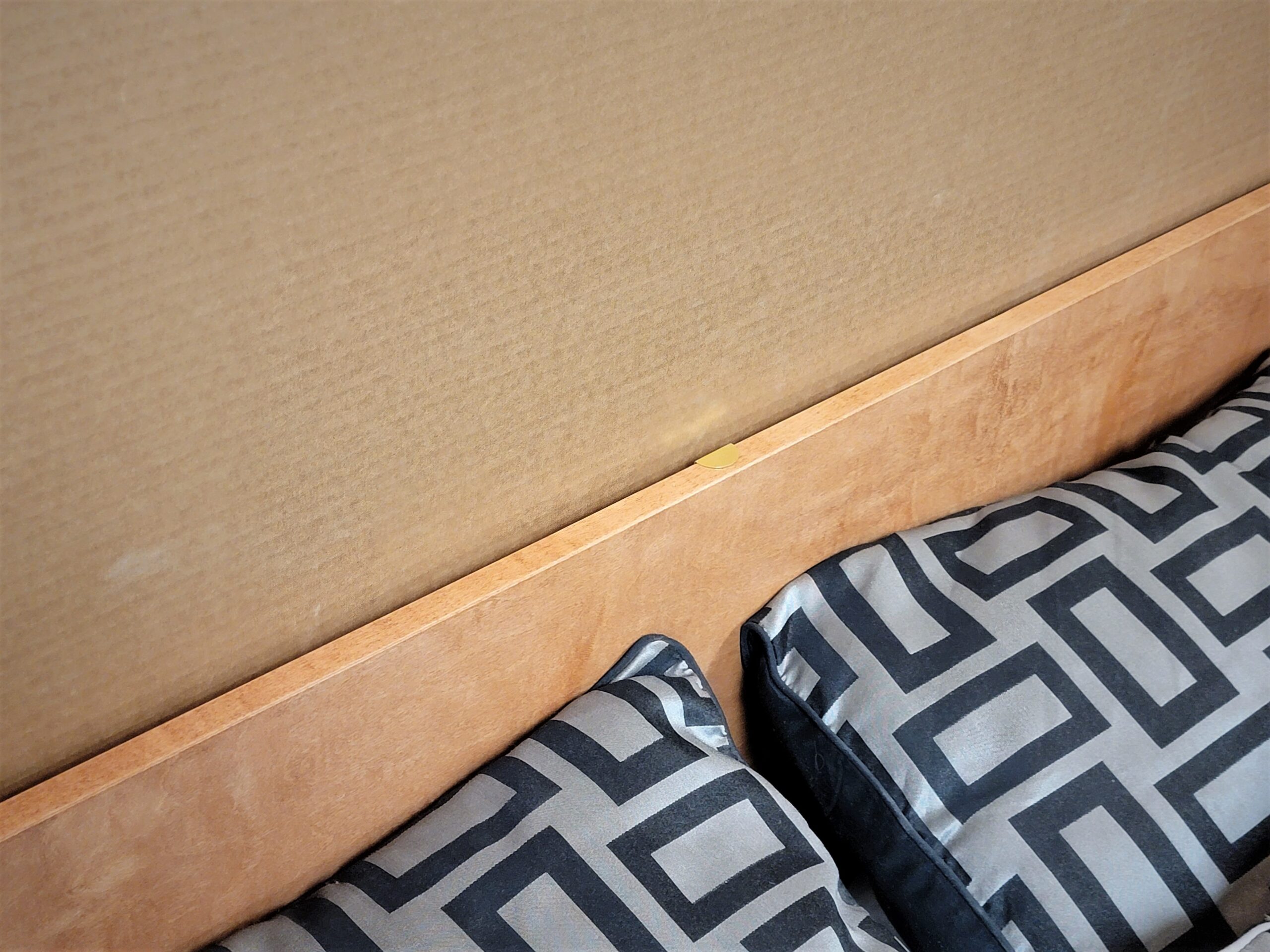 137-0222 New Yorker headboard