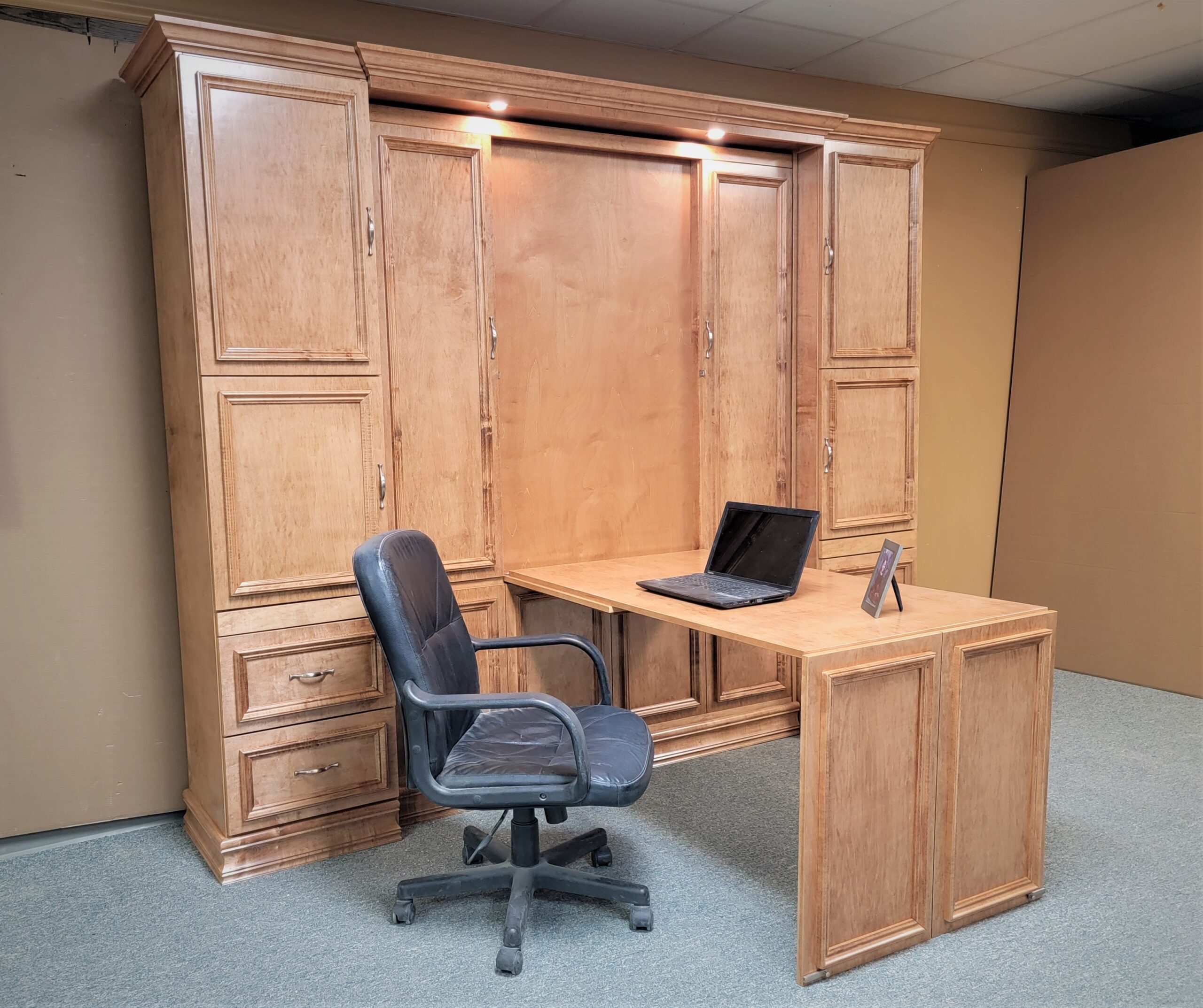 137-0222 New Yorker desk open side view