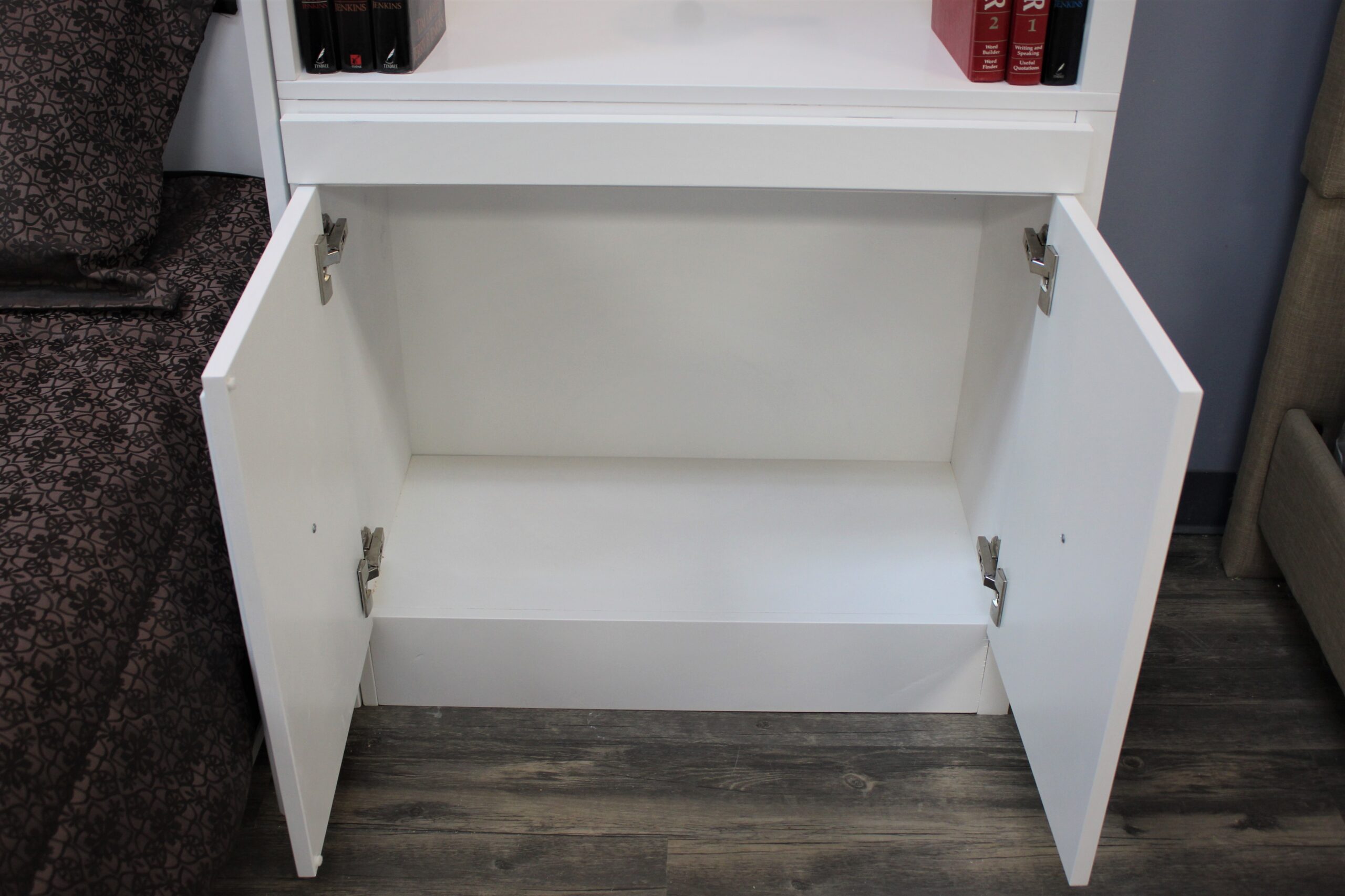 137-1121 New Yorker bookcase doors