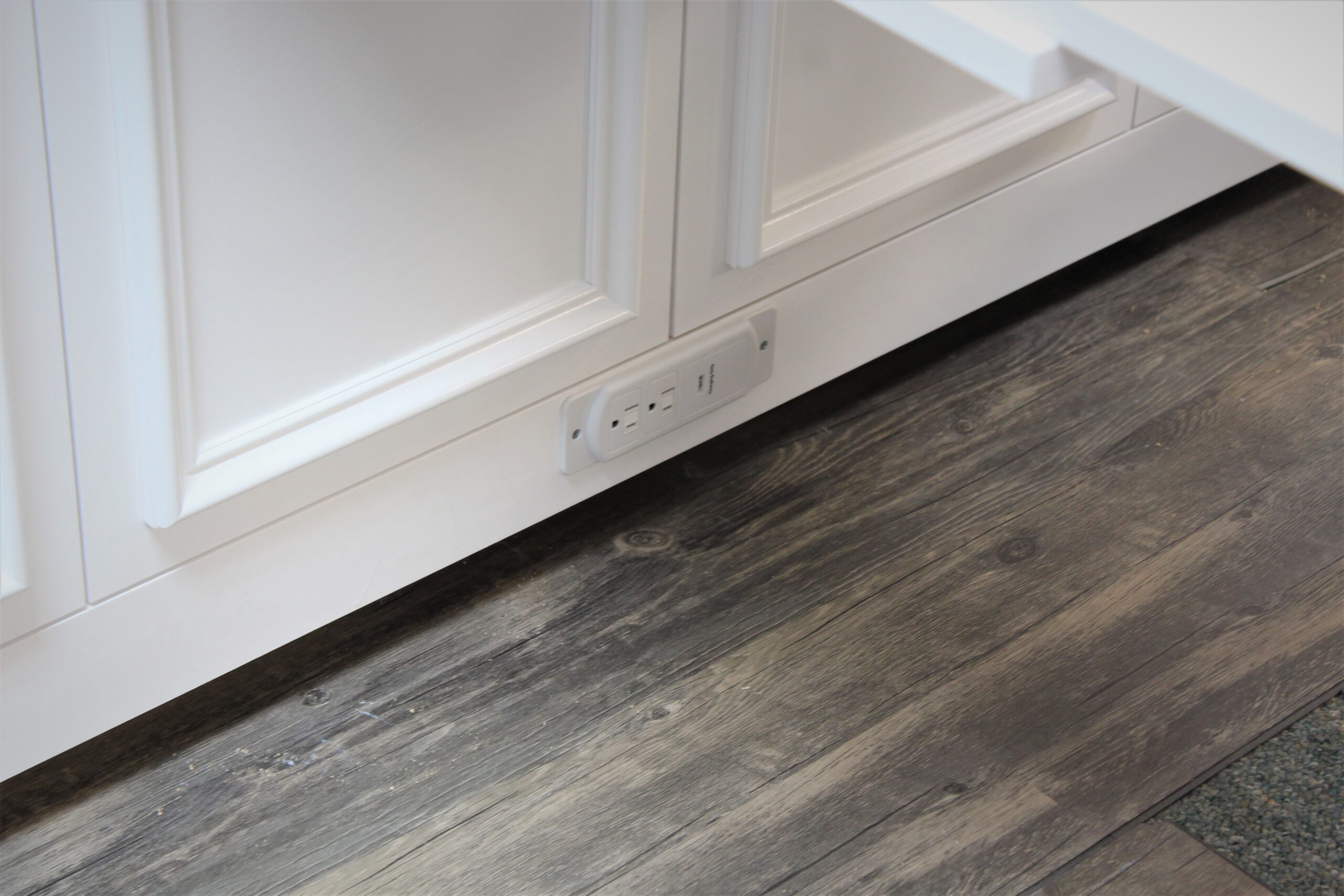 137-1121 New Yorker charging station in base