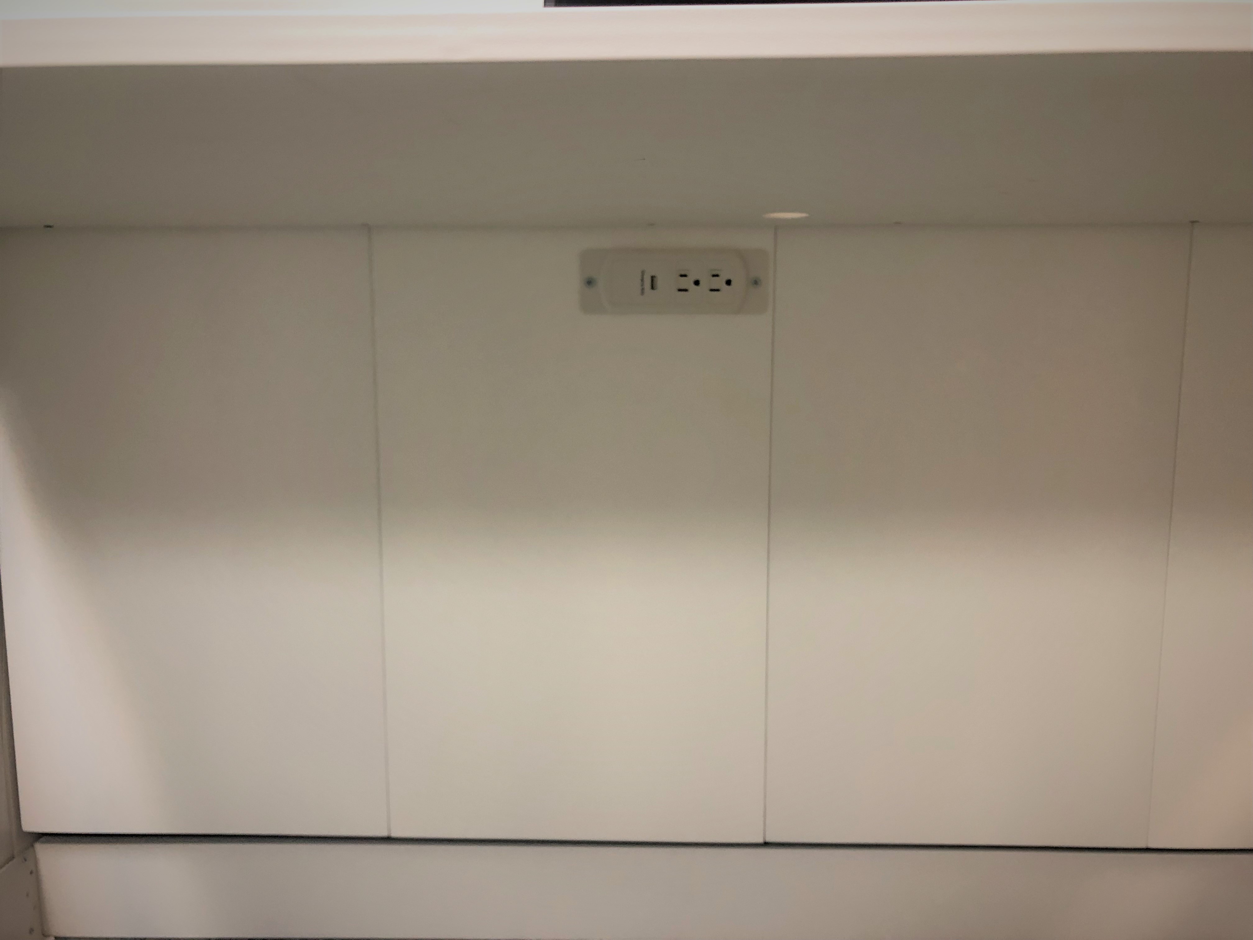 123-0522b Templeton under desk charging station