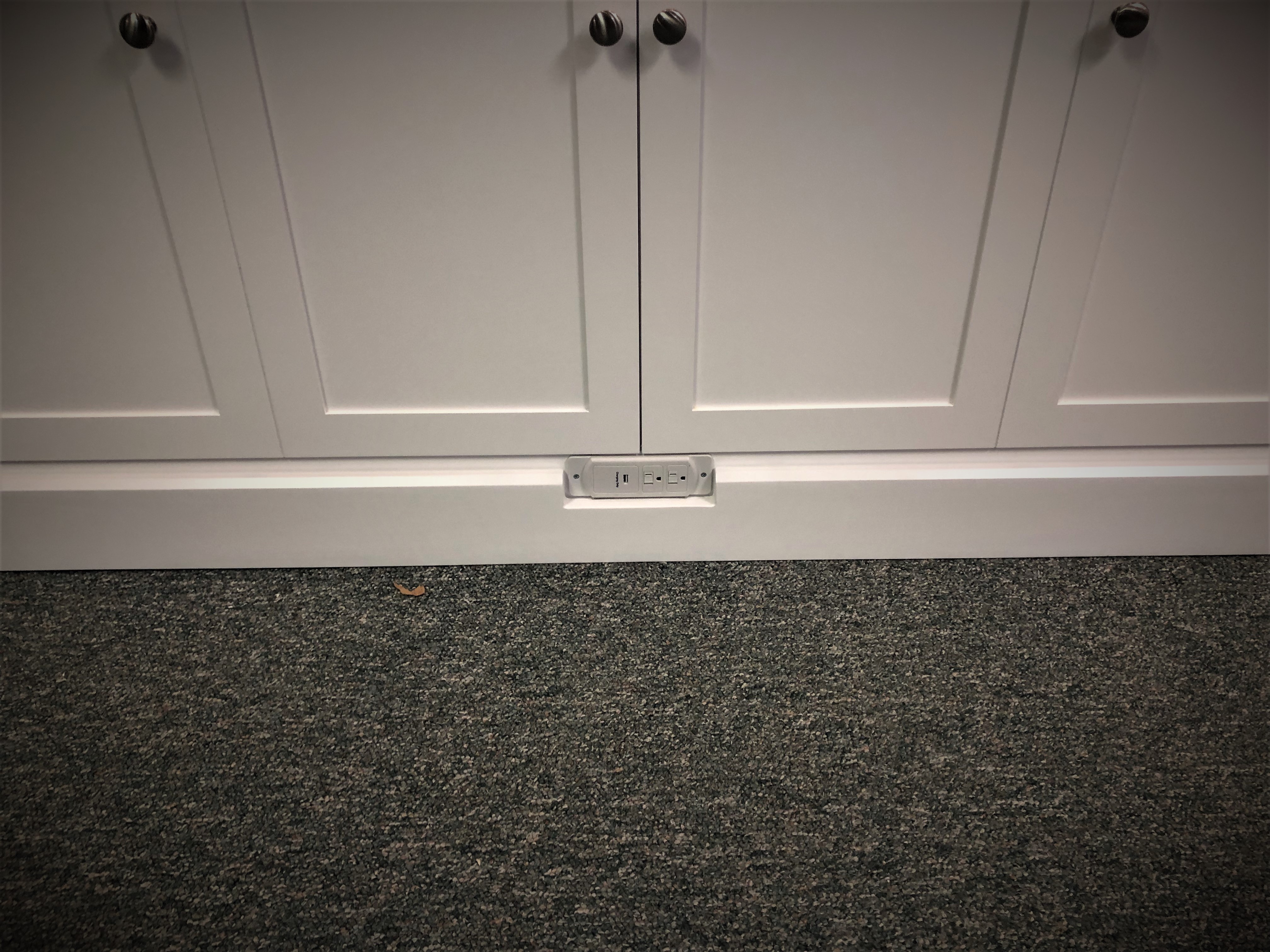 1320-0622 Shaker charging station in base