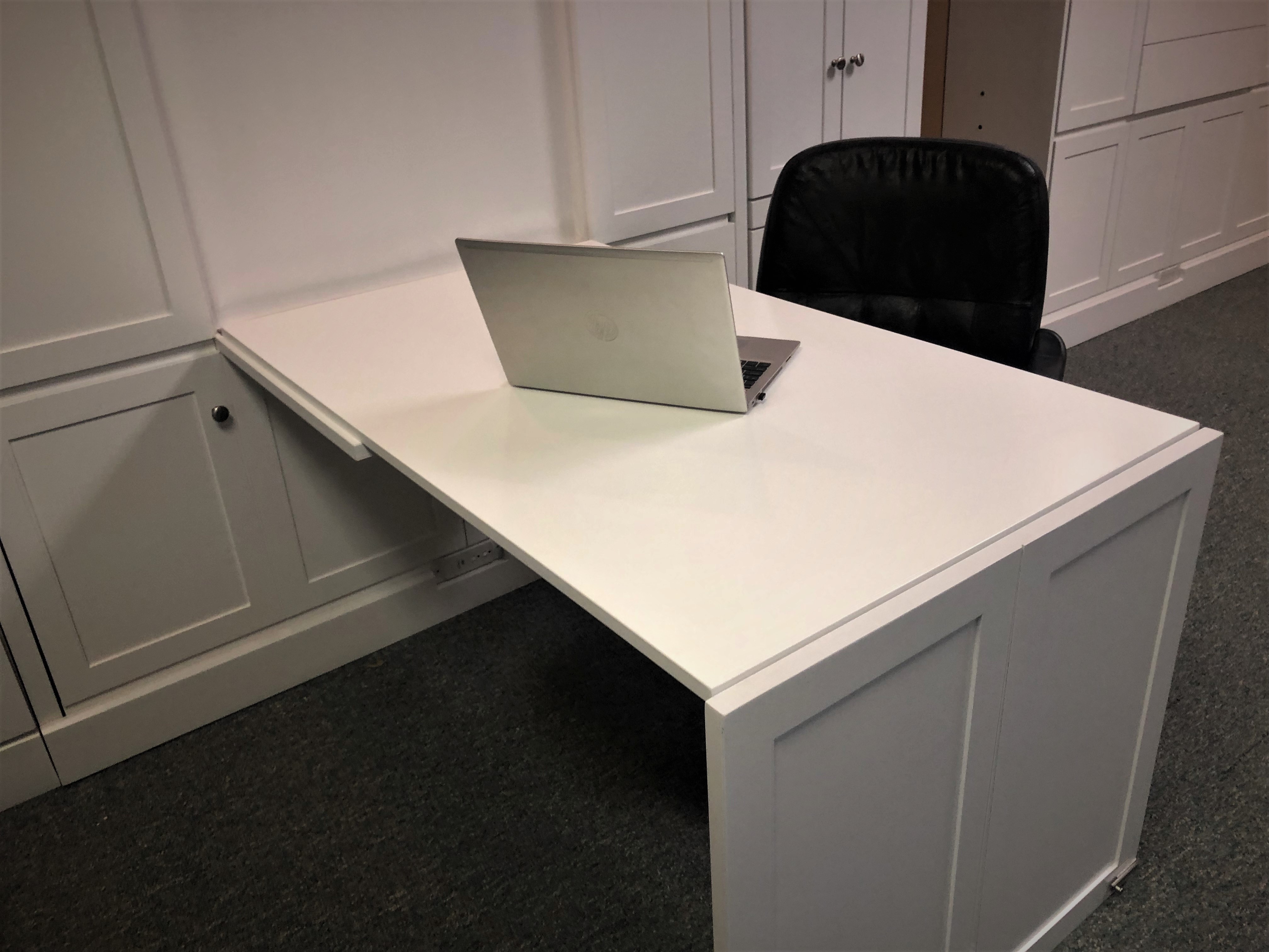 1320-0622 Shaker desk