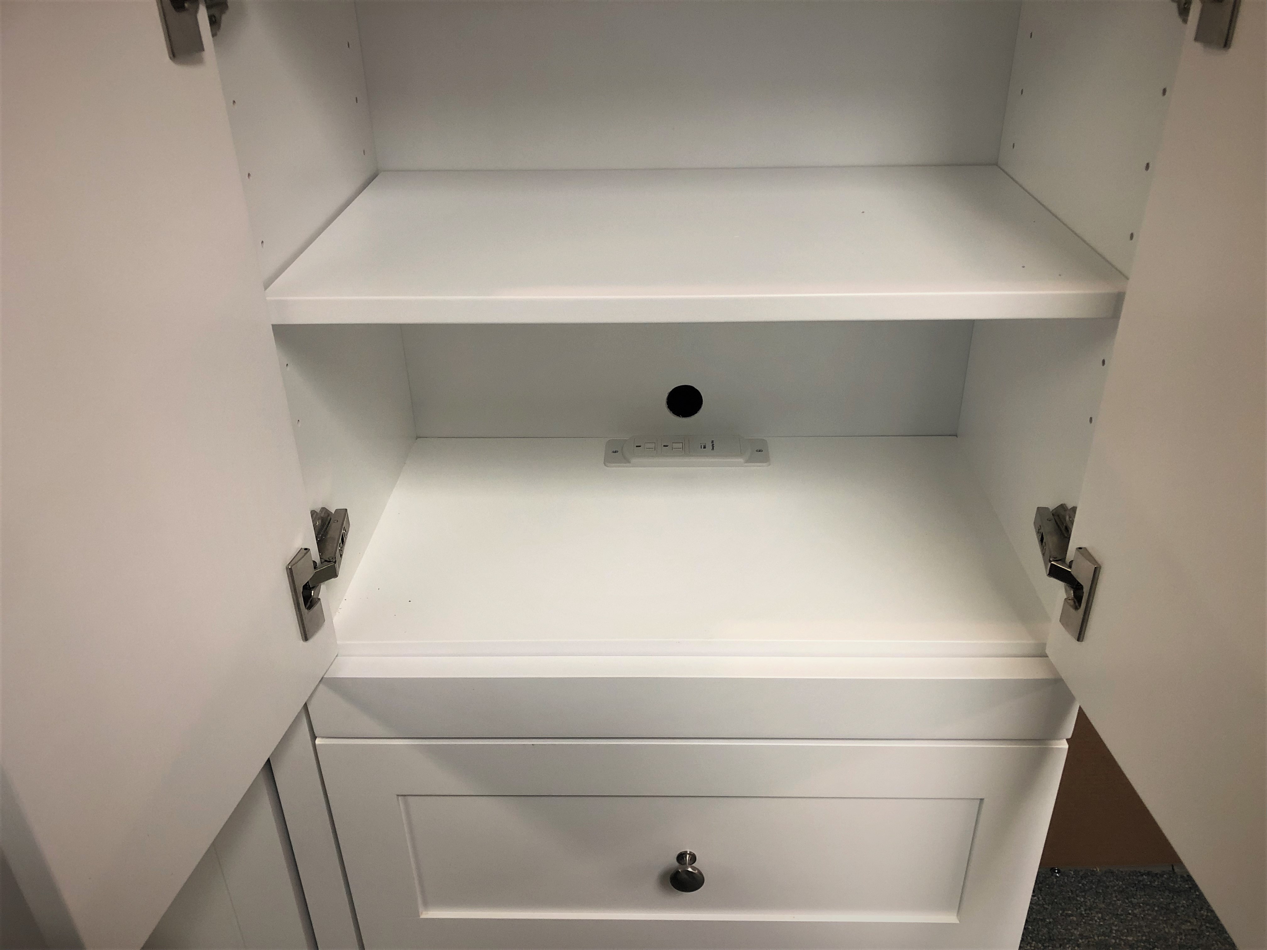 1320-0622 Shaker cabinet