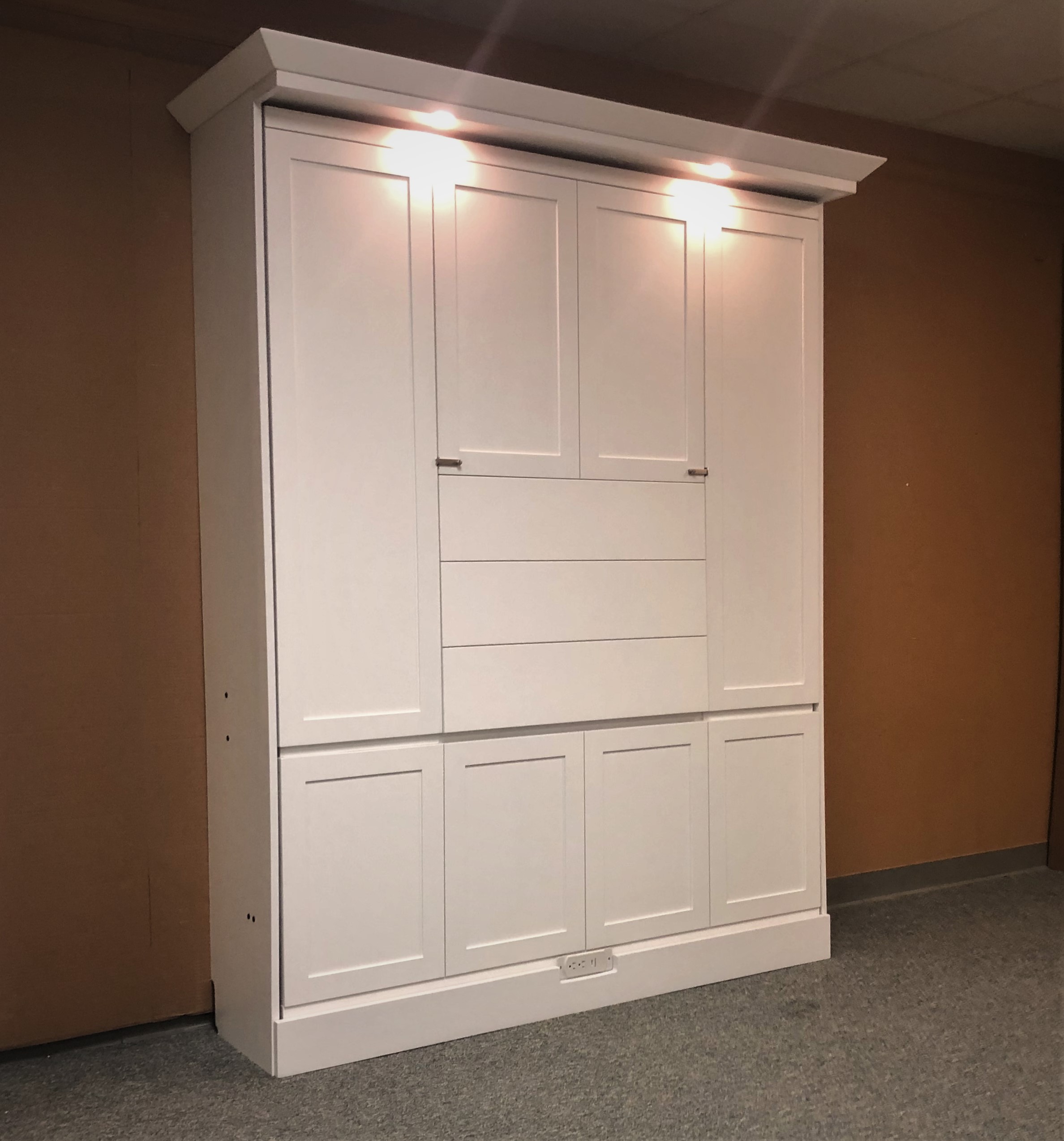 1320-0622b Shaker closed from side view